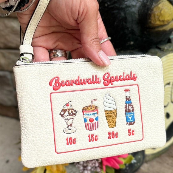 Authentic COACH pebbled leather zip top wristlet - Picture 7 of 11